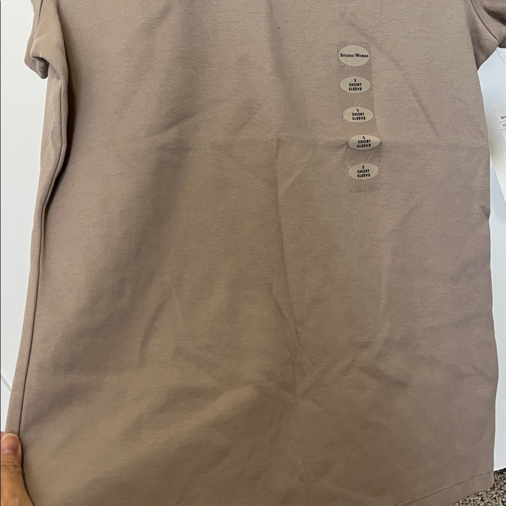 NWT basic Tee - Picture 3 of 6